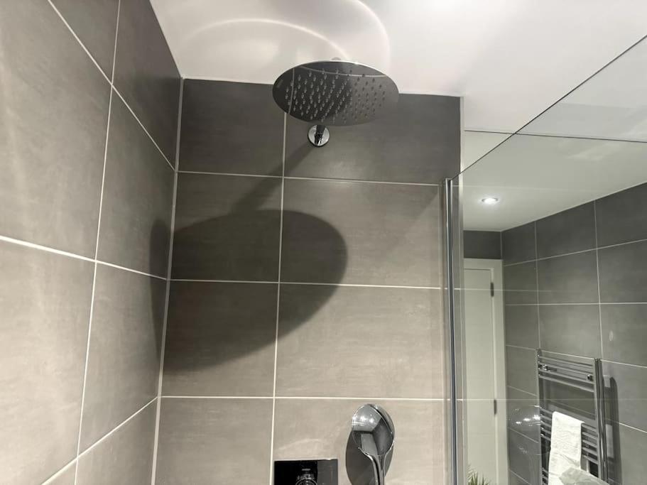 Luxury Oaks Suite, Free Private Parking, 2 Bed 2 Bathroom Apartment, Central Solihull Birmingham Bagian luar foto