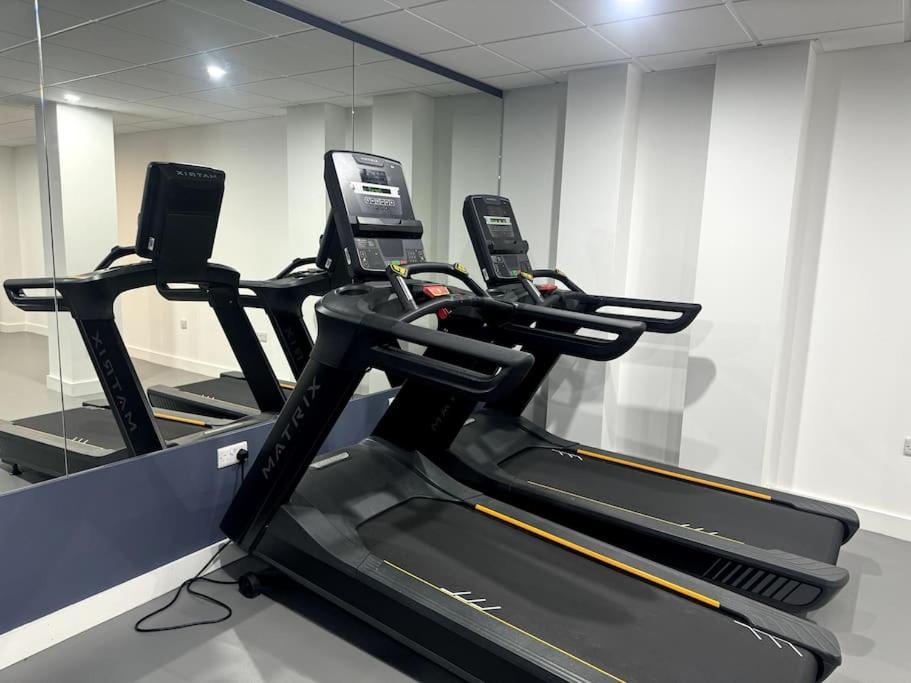 Luxury Oaks Suite, Free Private Parking, 2 Bed 2 Bathroom Apartment, Central Solihull Birmingham Bagian luar foto