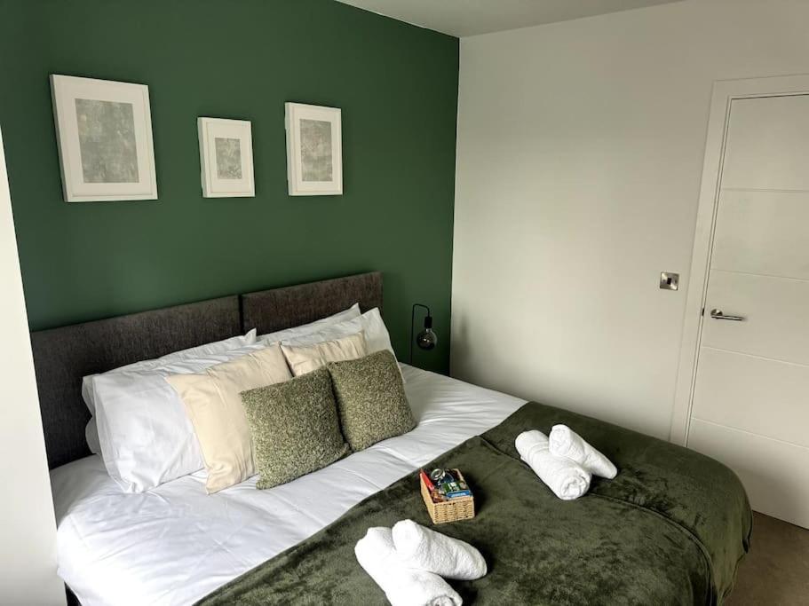 Luxury Oaks Suite, Free Private Parking, 2 Bed 2 Bathroom Apartment, Central Solihull Birmingham Bagian luar foto