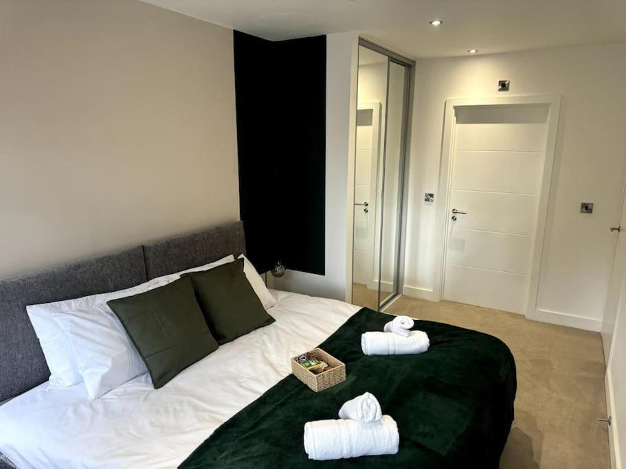 Luxury Oaks Suite, Free Private Parking, 2 Bed 2 Bathroom Apartment, Central Solihull Birmingham Bagian luar foto