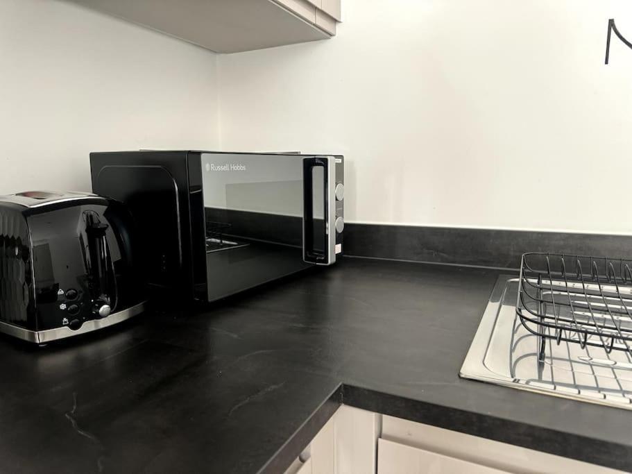 Luxury Oaks Suite, Free Private Parking, 2 Bed 2 Bathroom Apartment, Central Solihull Birmingham Bagian luar foto