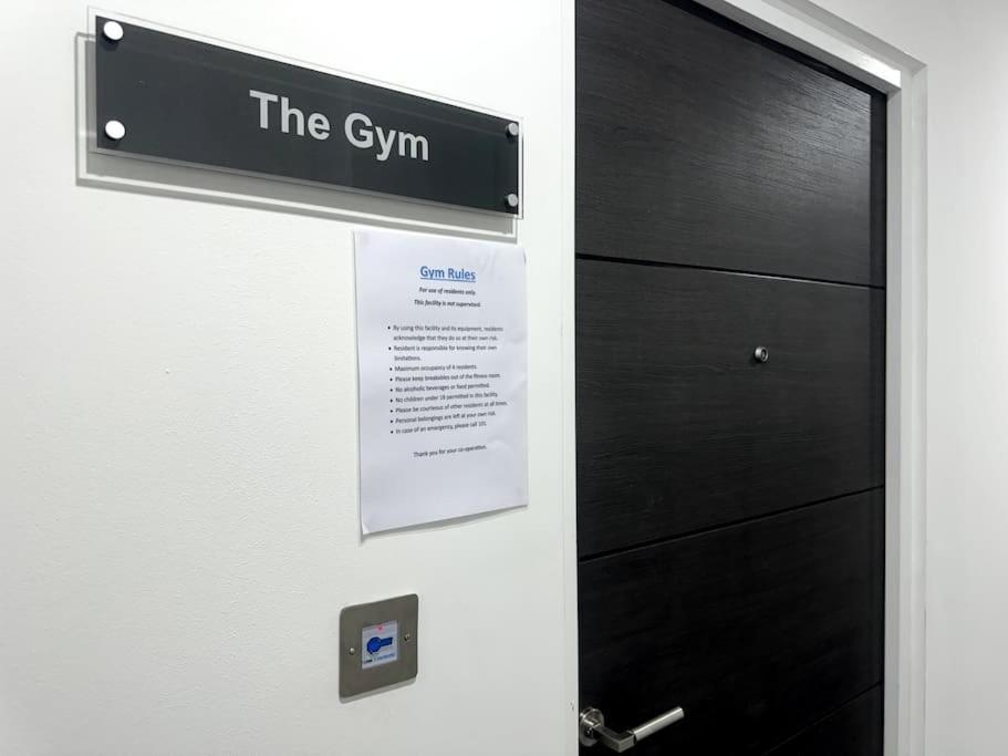Luxury Oaks Suite, Free Private Parking, 2 Bed 2 Bathroom Apartment, Central Solihull Birmingham Bagian luar foto