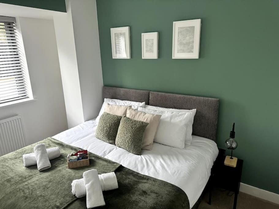 Luxury Oaks Suite, Free Private Parking, 2 Bed 2 Bathroom Apartment, Central Solihull Birmingham Bagian luar foto